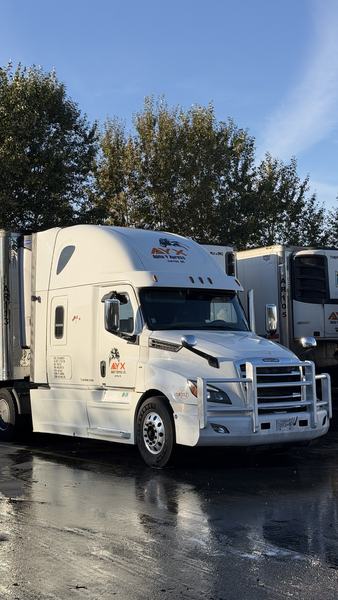 Freightliner fleet washing Metro Vancouver — Raptor Finish