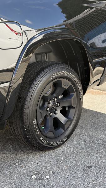 Wheel and tire detail Metro Vancouver — Raptor Finish
