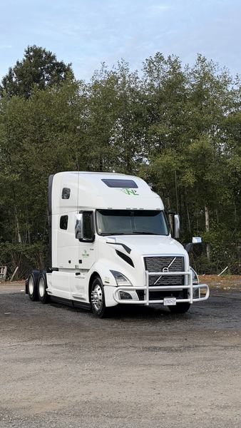 Volvo semi truck washing Metro Vancouver — Raptor Finish