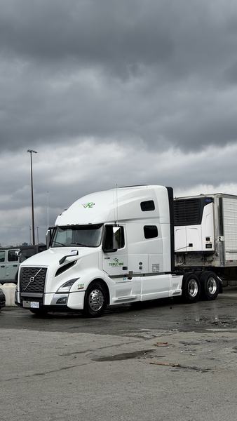 Semi truck and reefer washing Metro Vancouver — Raptor Finish